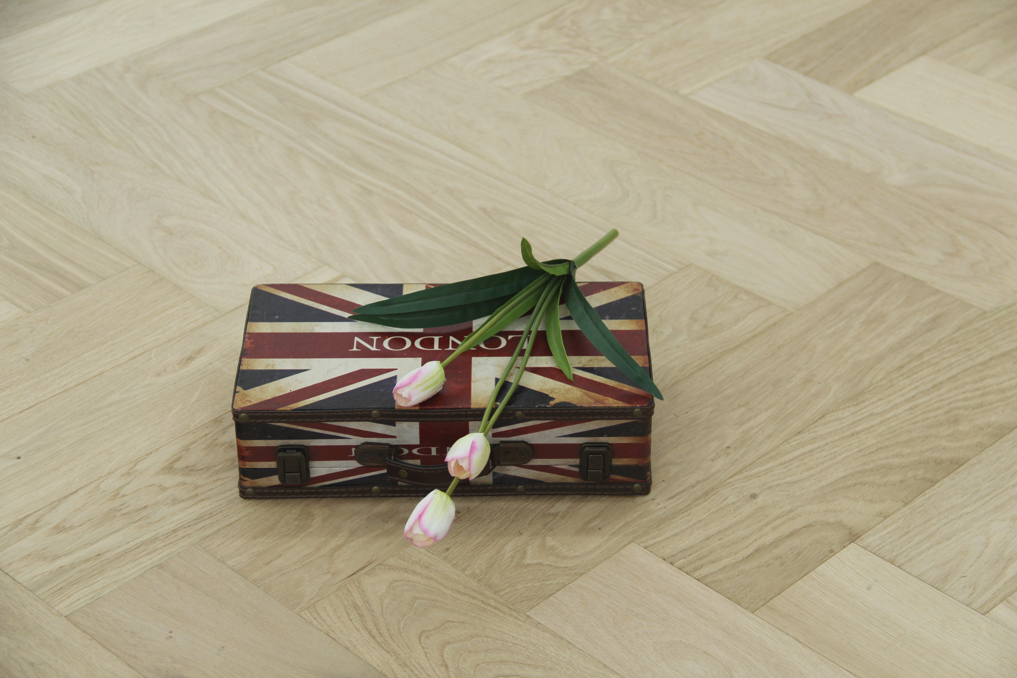 Oak Brushed Unfinished Herringbone Engineered Wood Flooring 605x125x15/4mm SHO1505