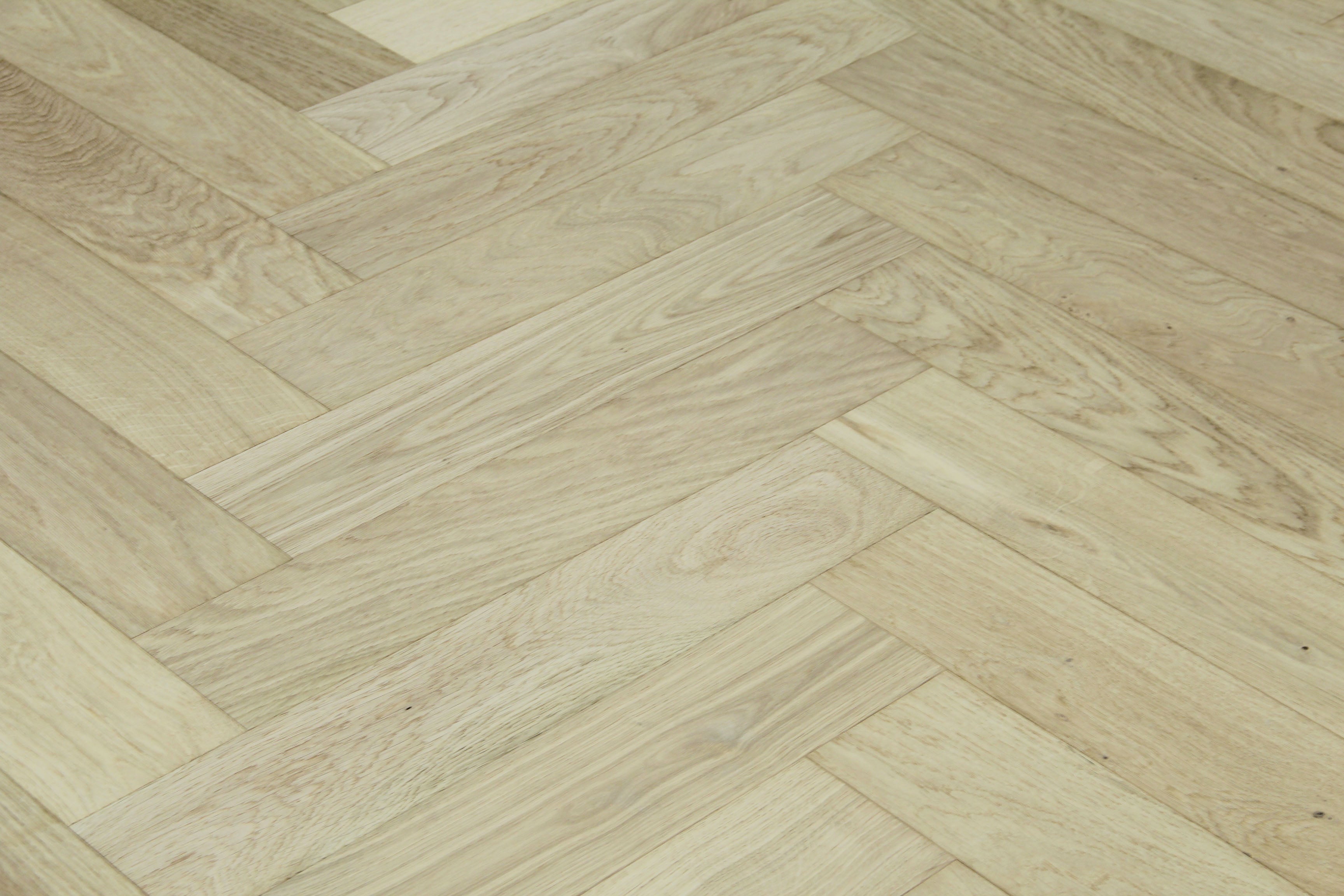 Oak Brushed Unfinished Herringbone Engineered Wood Flooring 605x125x15/4mm SHO1505