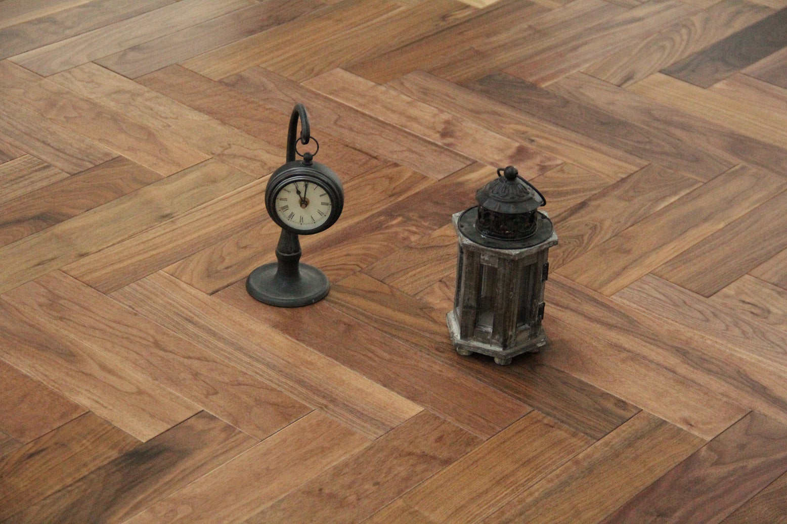 Lacquered American Black Walnut Herringbone Flooring SHW1802