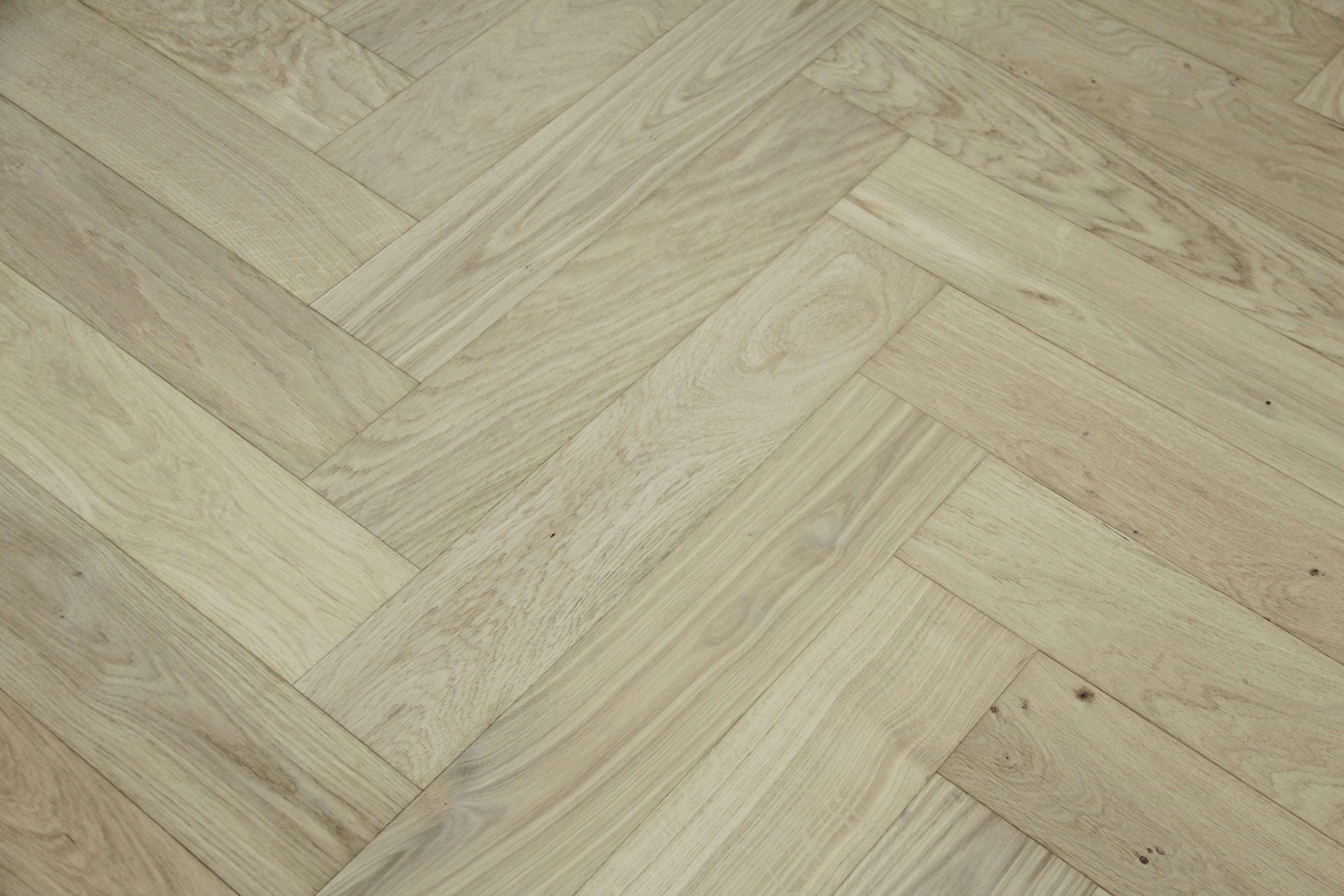 Prime Grade Oak Brushed & Unfinished Herringbone Engineered Wood Flooring 600x90x18/3mm SHO1524