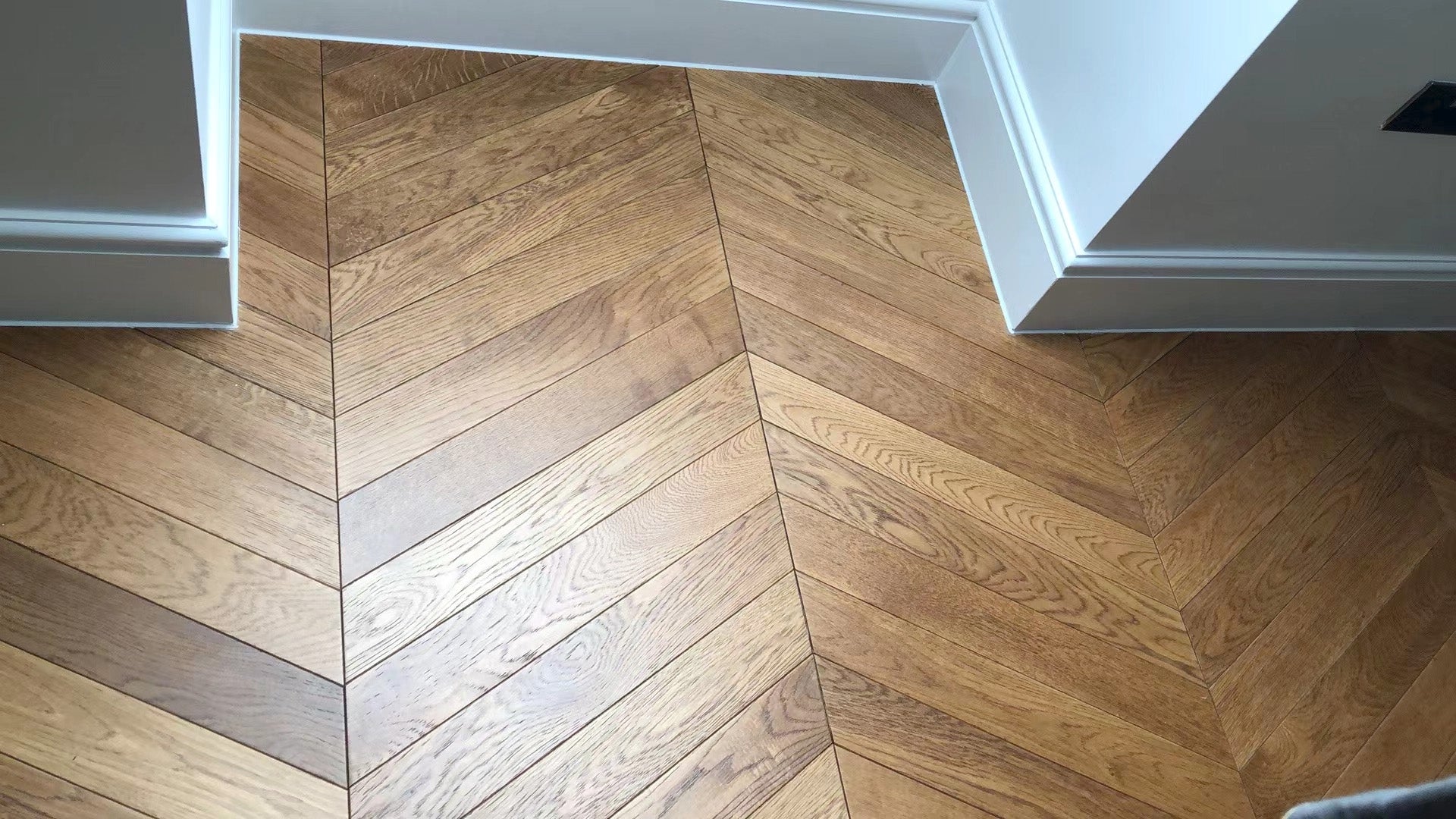 Gunstock Oak Parquet Chevron Wood Flooring SSR1803