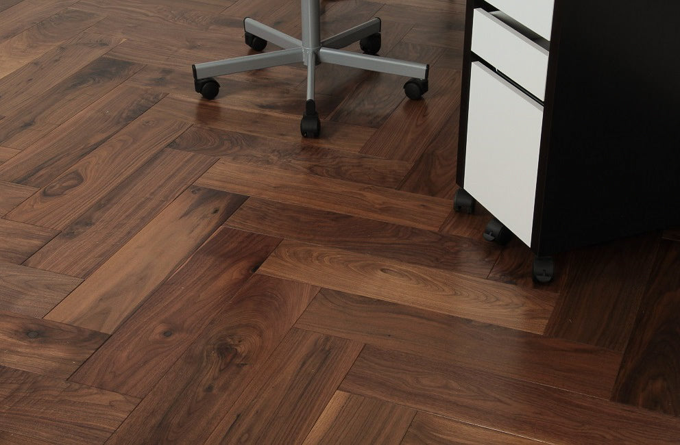 Lacquered American Black Walnut Herringbone Flooring SHW1820N