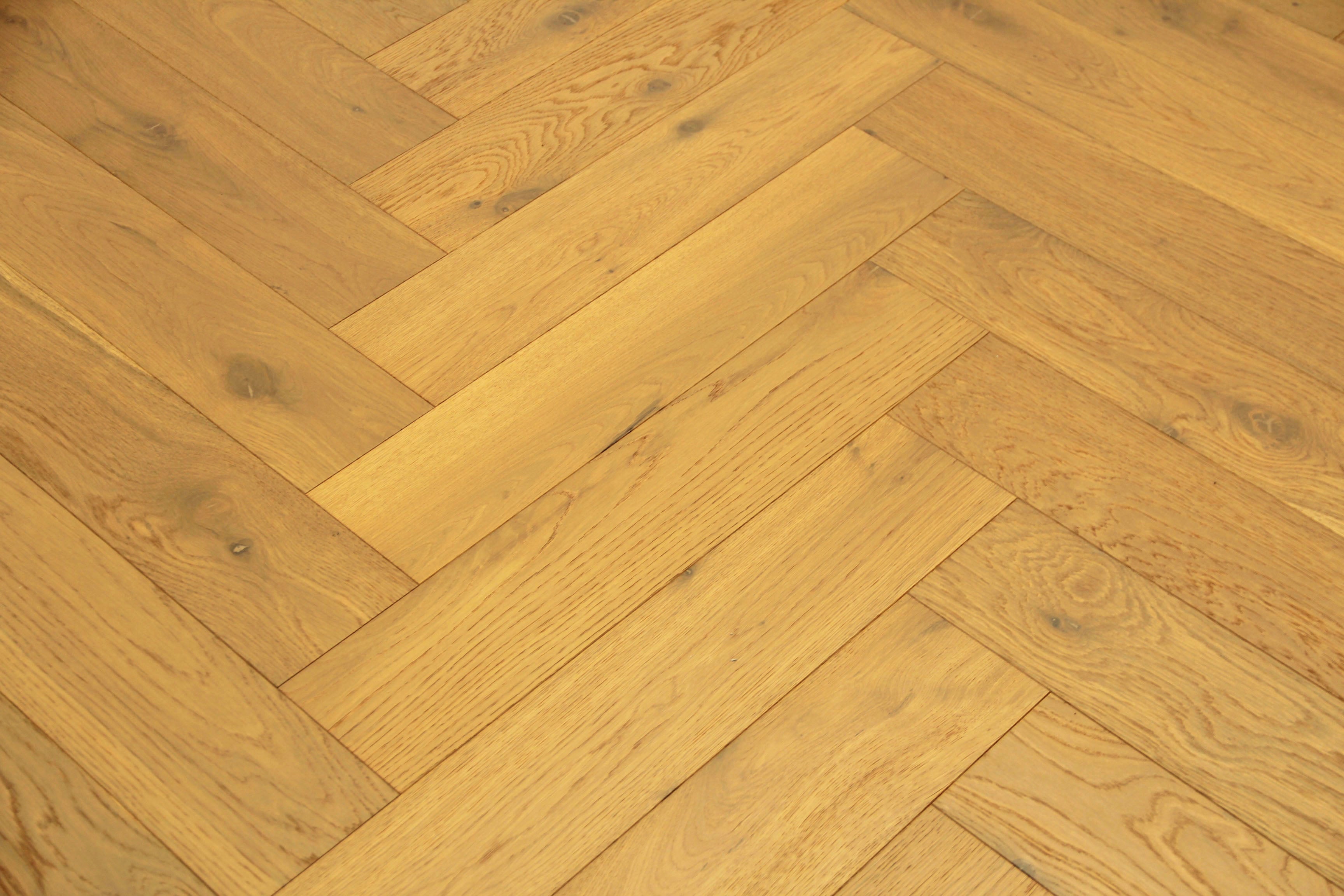 Oak Smoked Brushed Lacquered Herringbone Engineered Flooring 605x125x15/4mm SHO1503