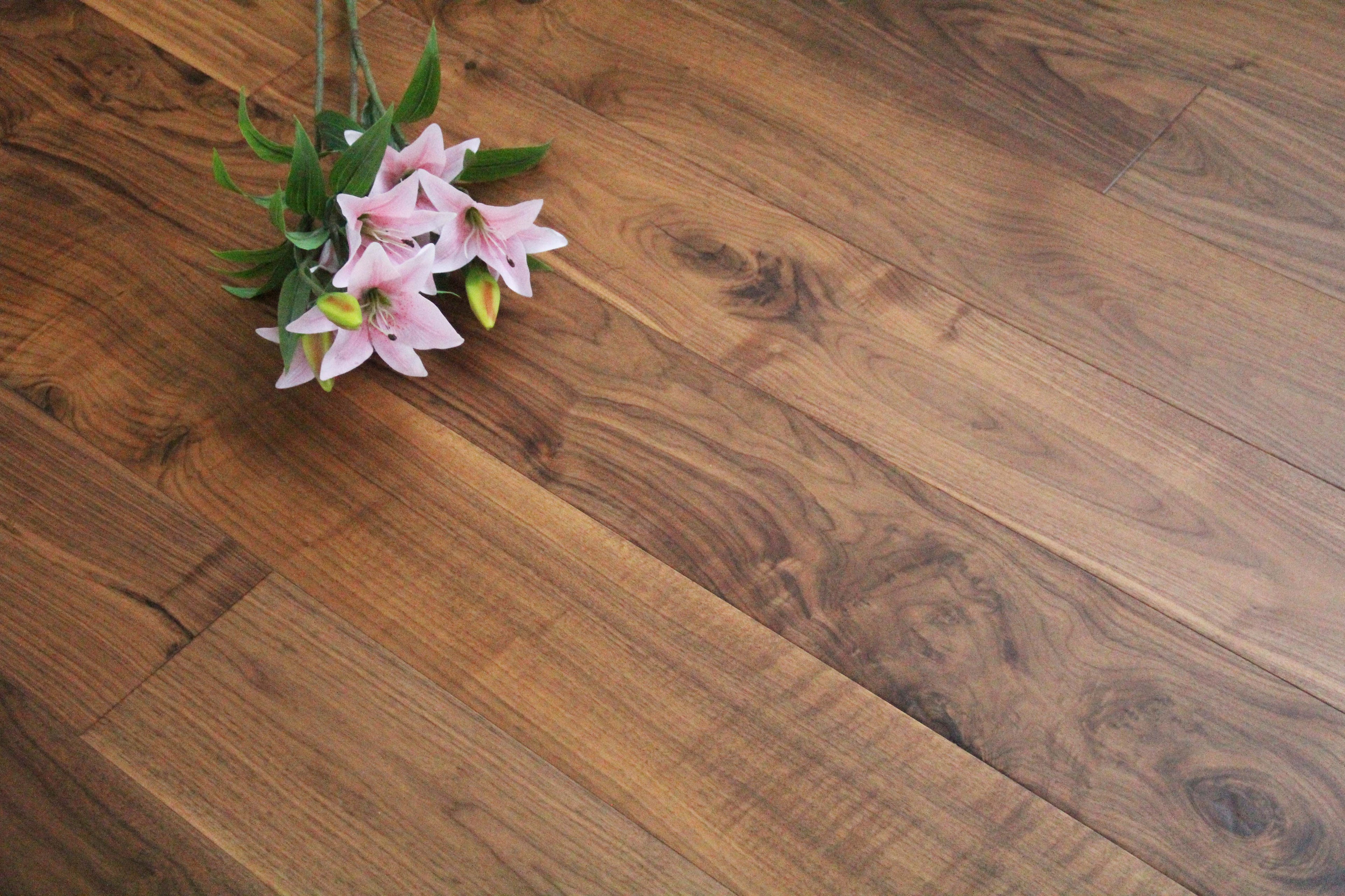 American Black Walnut Lacquered Engineered Flooring  SEW1519