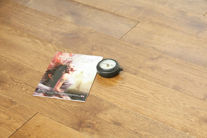 Oak Brushed Gunstock Lacquered Engineered Wood Flooring 1900x190x20/6mm SEO2002