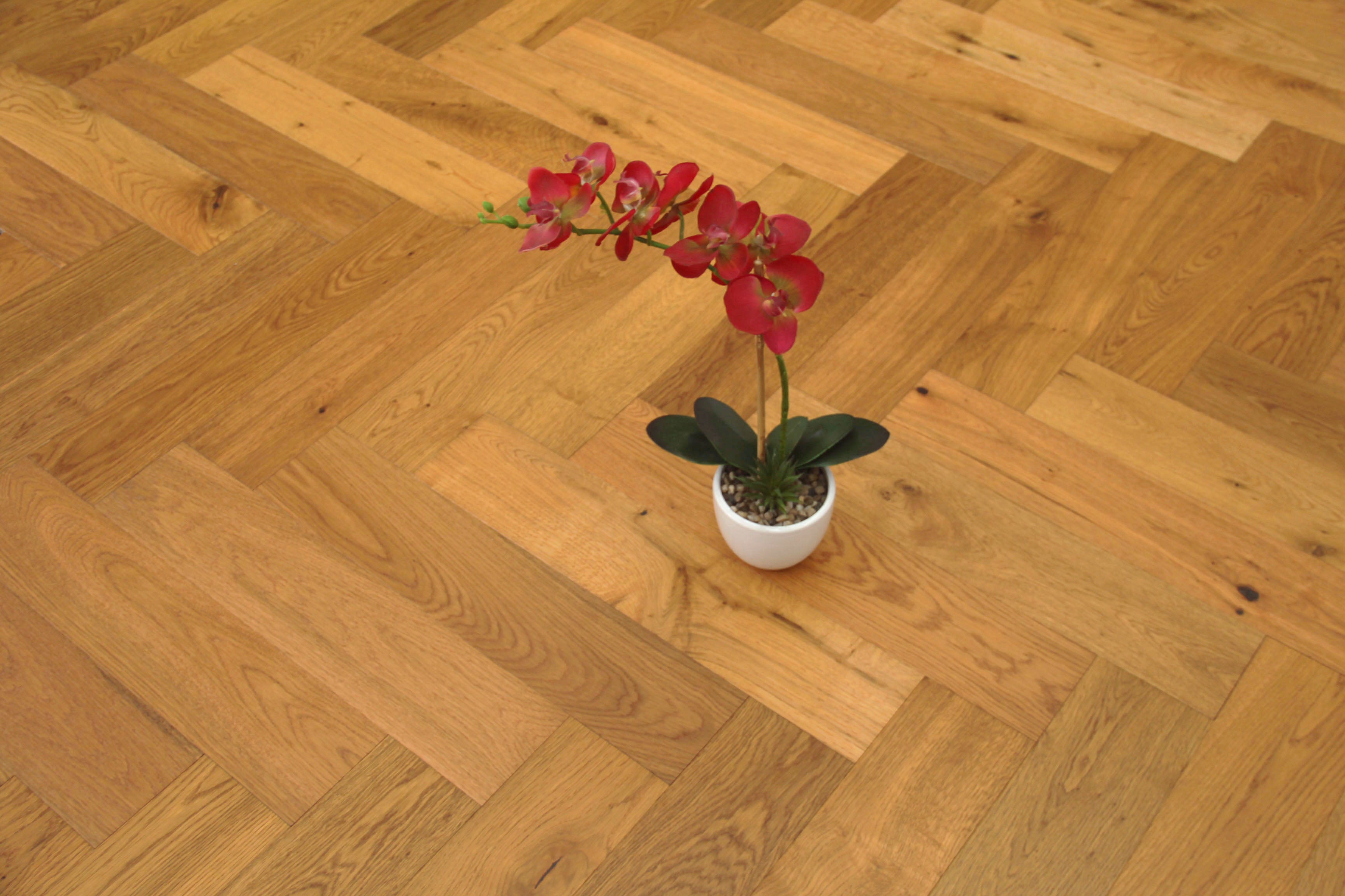 Smoked Oak Natural Engineered Herringbone Flooring 600x125x14/3mm SHO1405
