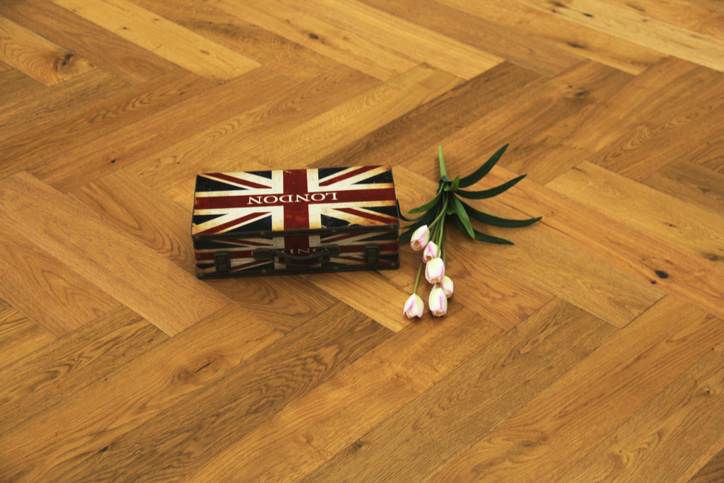 Smoked Oak Natural Engineered Herringbone Flooring 600x125x14/3mm SHO1405
