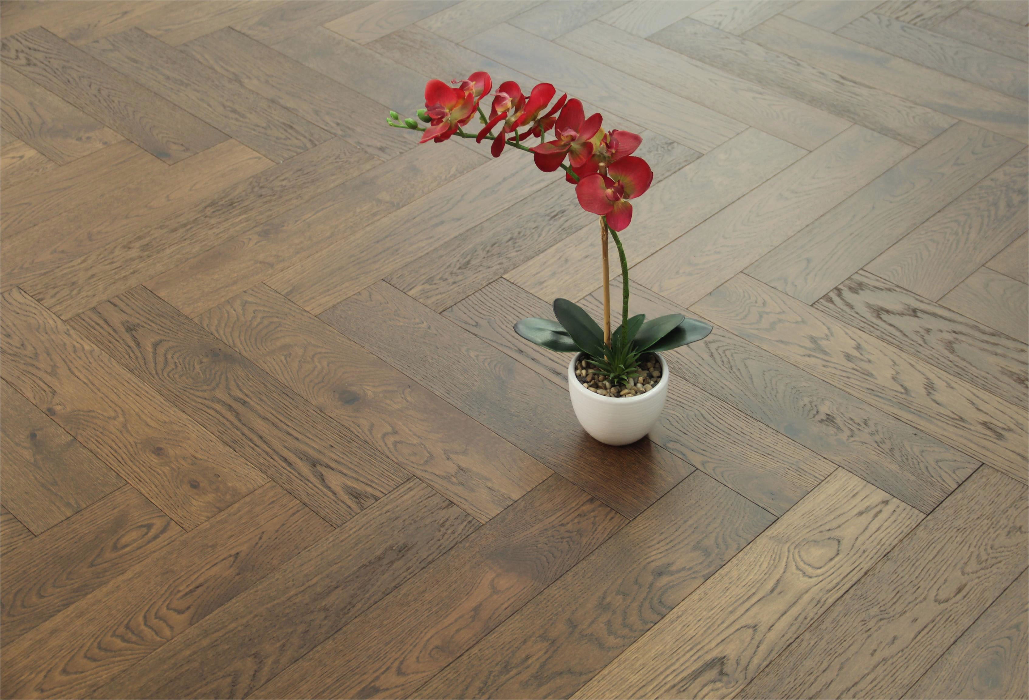 Coffee Oak Engineered Herringbone Flooring 600x125x14/3mm SHO1407