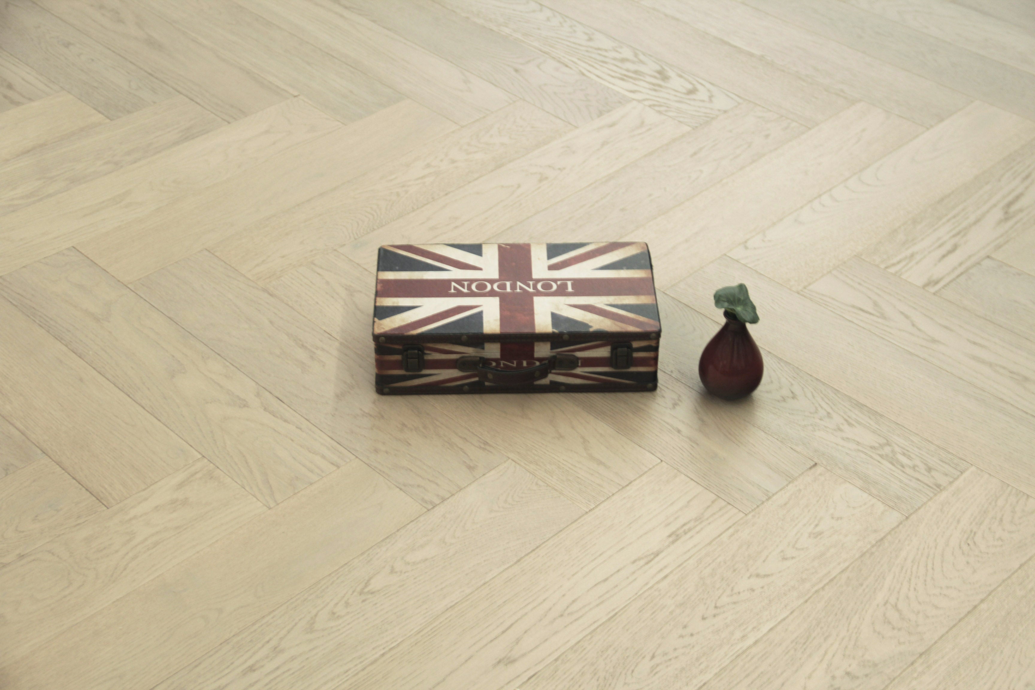White Oak Engineered Herringbone Flooring 600x125x14/3mm SHO1408