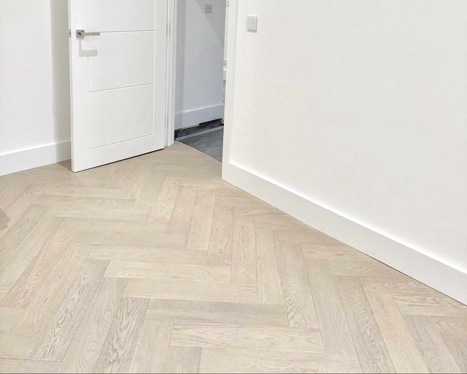 White Oak Engineered Herringbone Flooring 600x125x14/3mm SHO1408