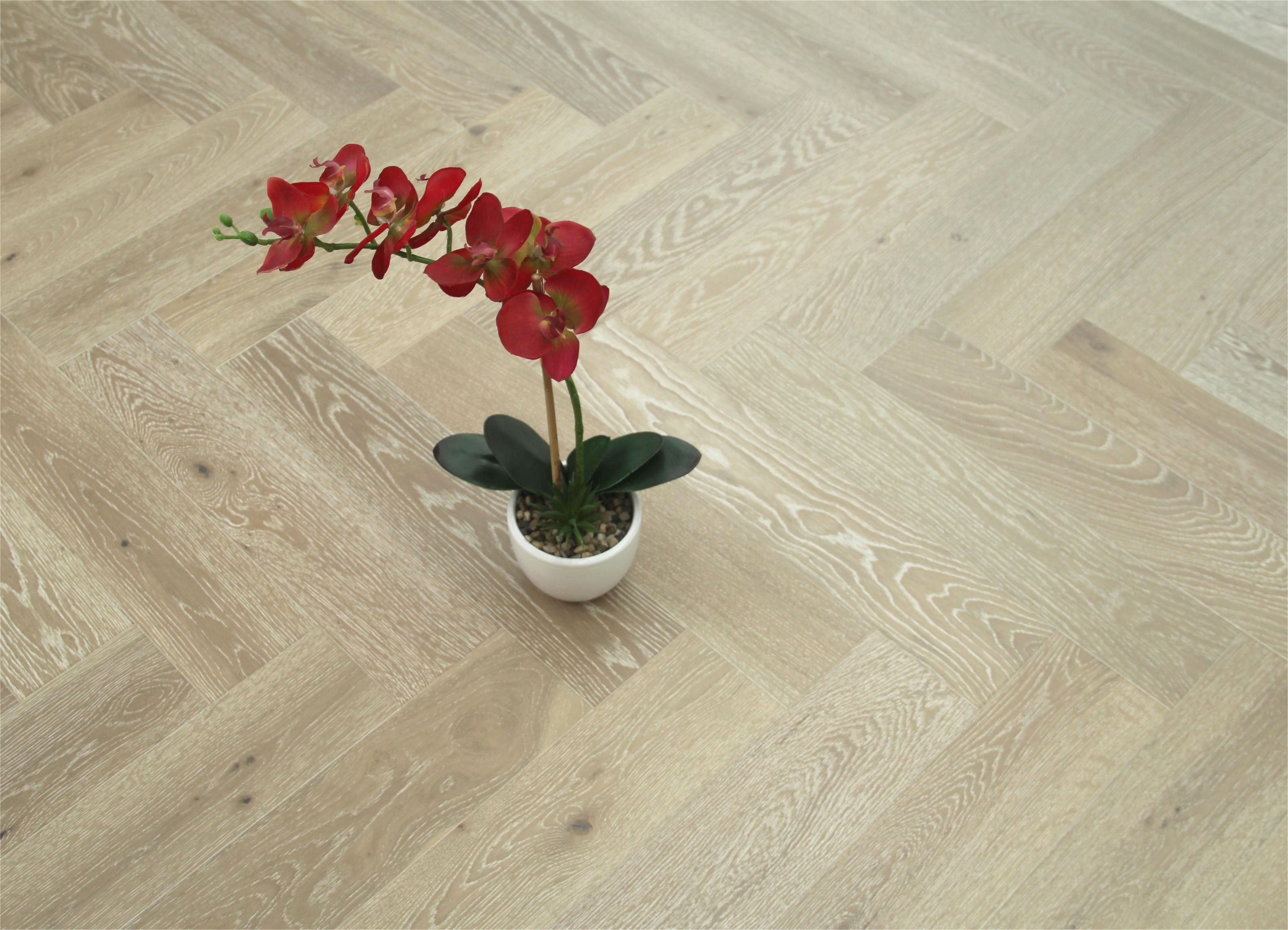 Smoked Grey Oak Engineered Herringbone Flooring 600x125x14/3mm SHO1409