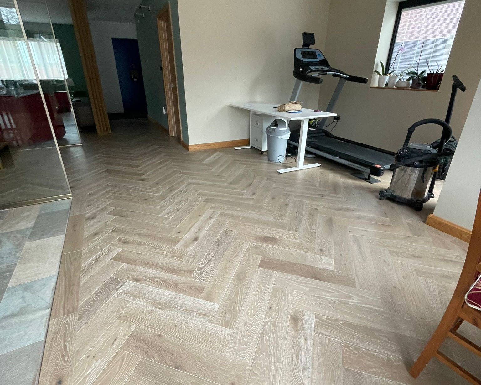 Smoked Grey Oak Engineered Herringbone Flooring 600x125x14/3mm SHO1409