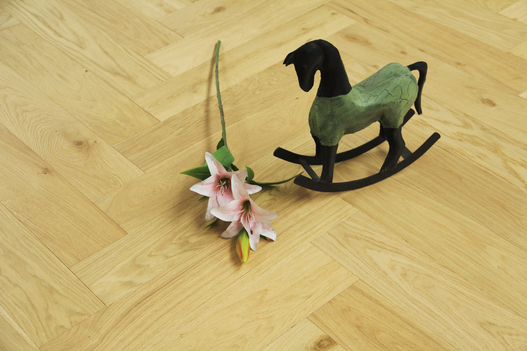 Oak Brushed & Matt UV Lacquered Engineered Wood Herringbone SHO1411