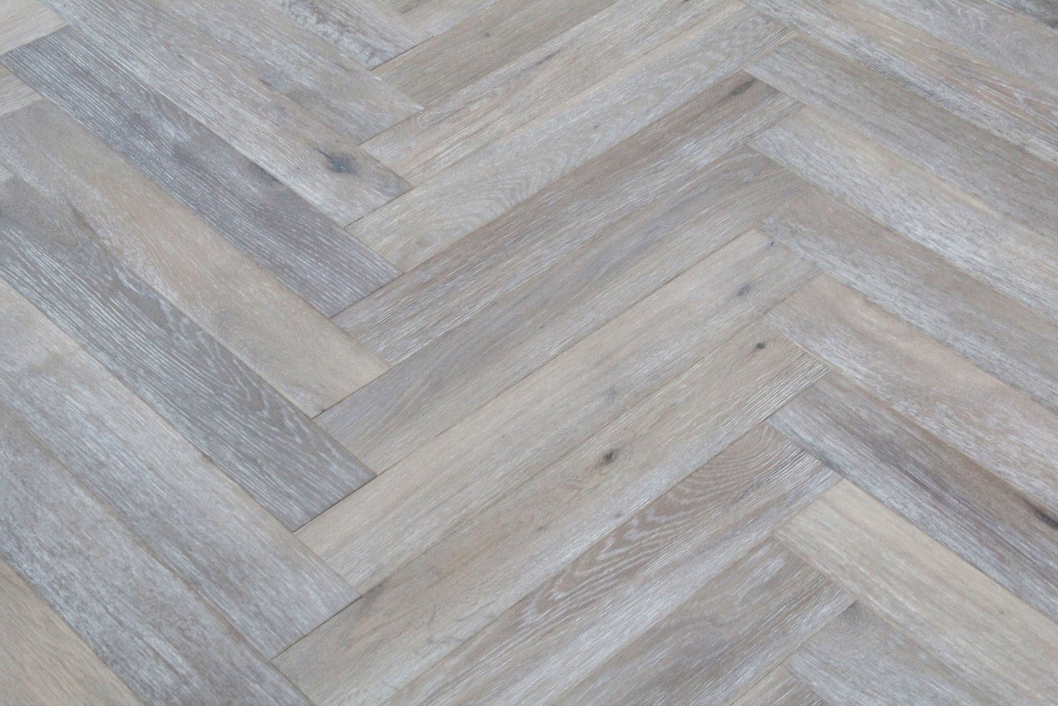 European Oak Brushed & Smoked White Oiled Parquet Herringbone 600x90x18/4mm SHO1801