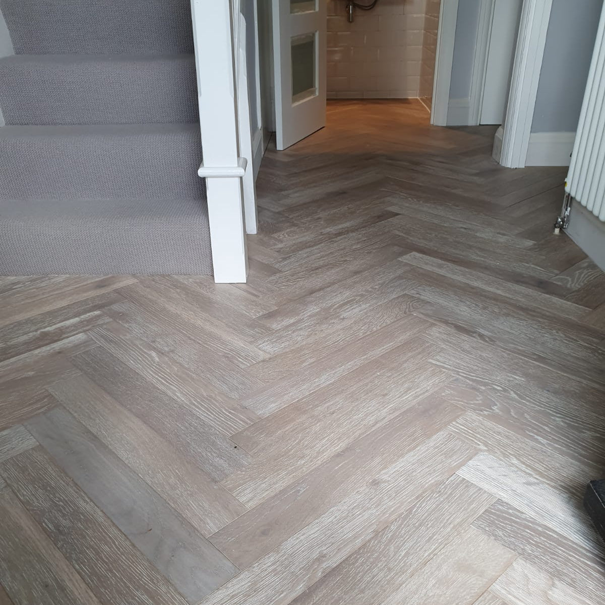 European Oak Brushed & Smoked White Oiled Parquet Herringbone 600x90x18/4mm SHO1801