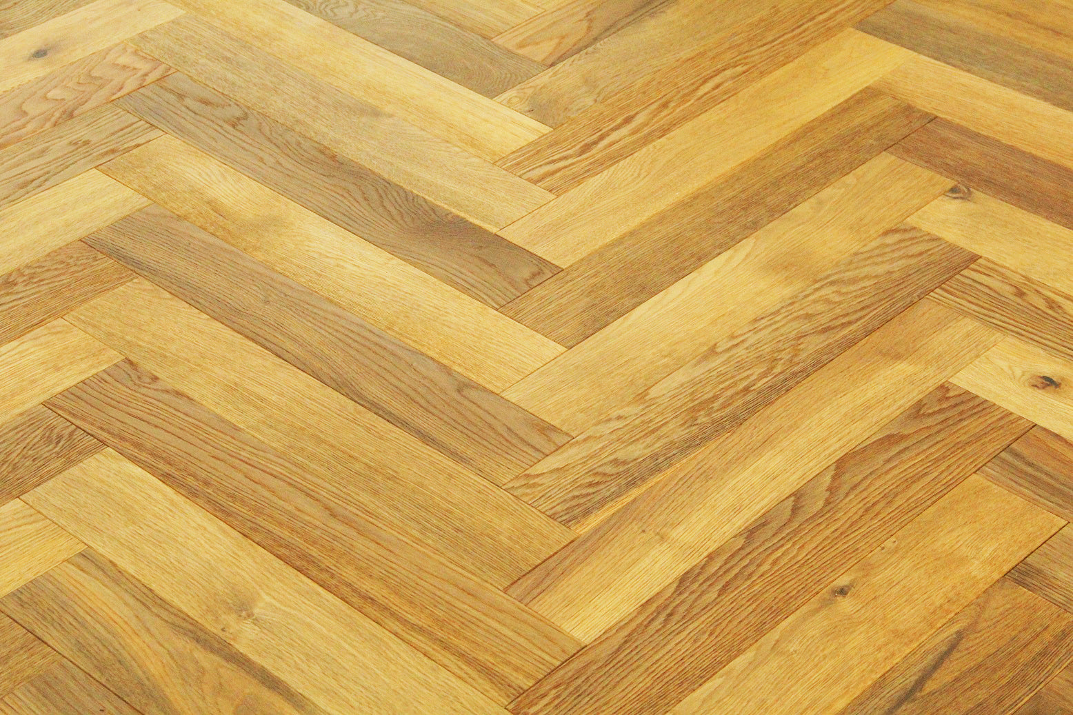 European Oak Brushed & Smoked Natural Oiled Parquet Herringbone 600x90x18/4mm SHO1805