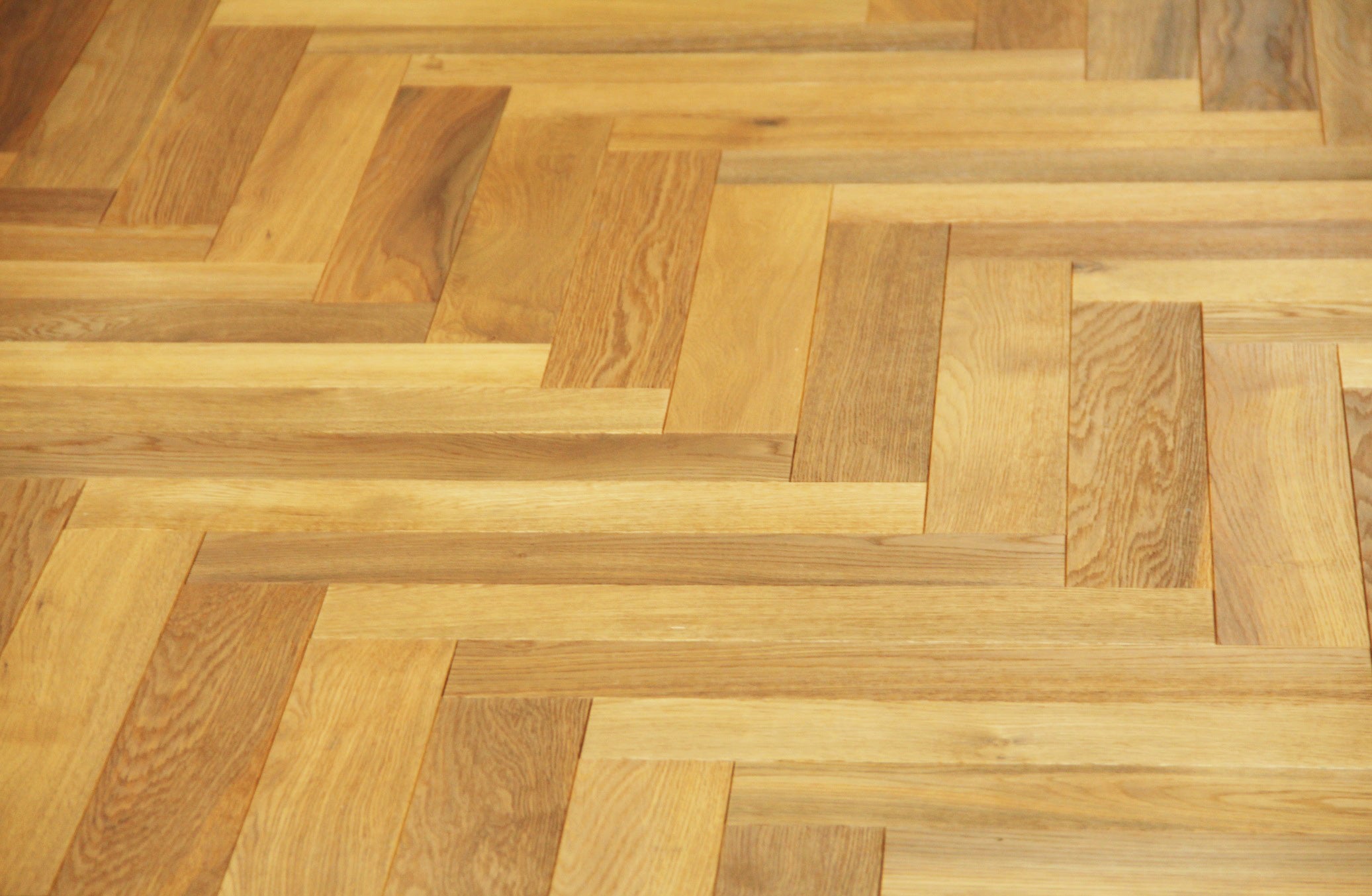 European Oak Brushed & Smoked Natural Oiled Parquet Herringbone 600x90x18/4mm SHO1805