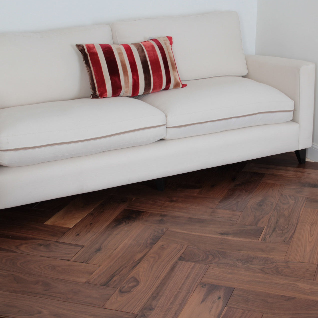Lacquered American Black Walnut Herringbone 600x150mm SHW1821