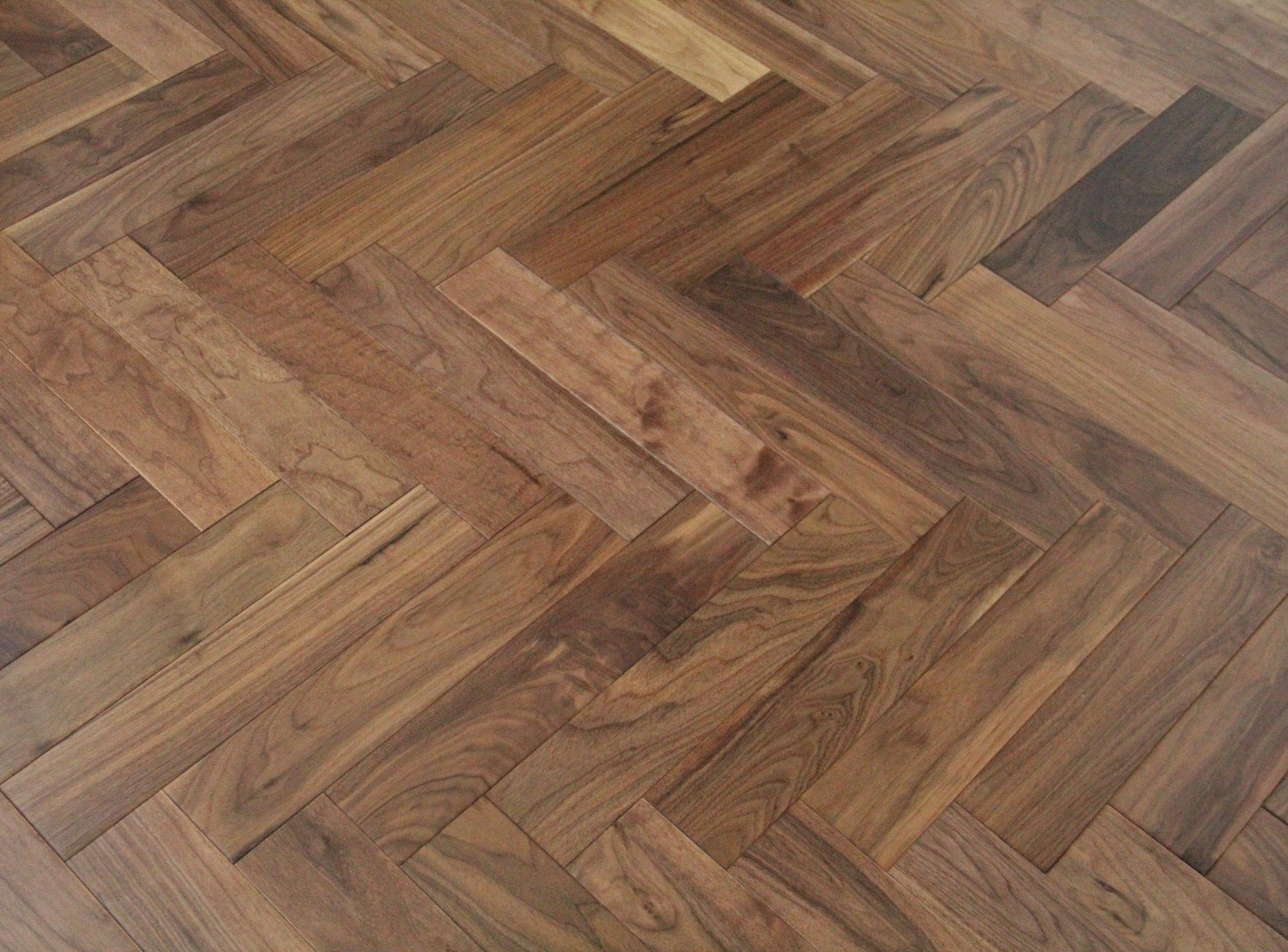 Lacquered American Black Walnut Herringbone Flooring SHW1802