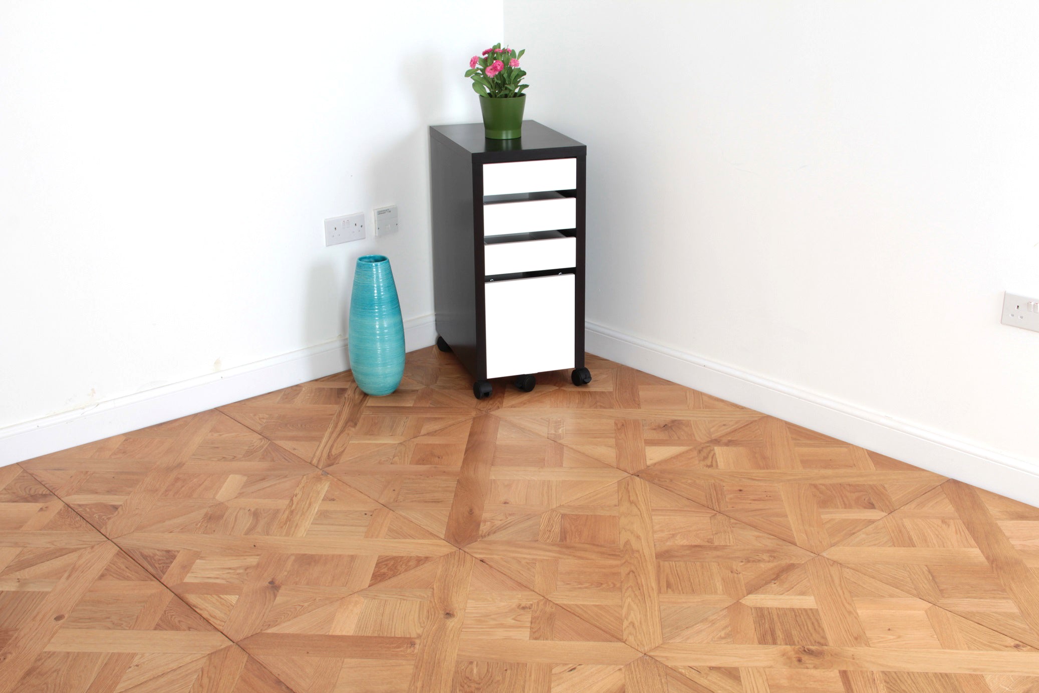 Discontinued Clearance! Oak Brushed Natural Oiled Versailles Panels Engineered Flooring 580x580x20/6mm SPB2013