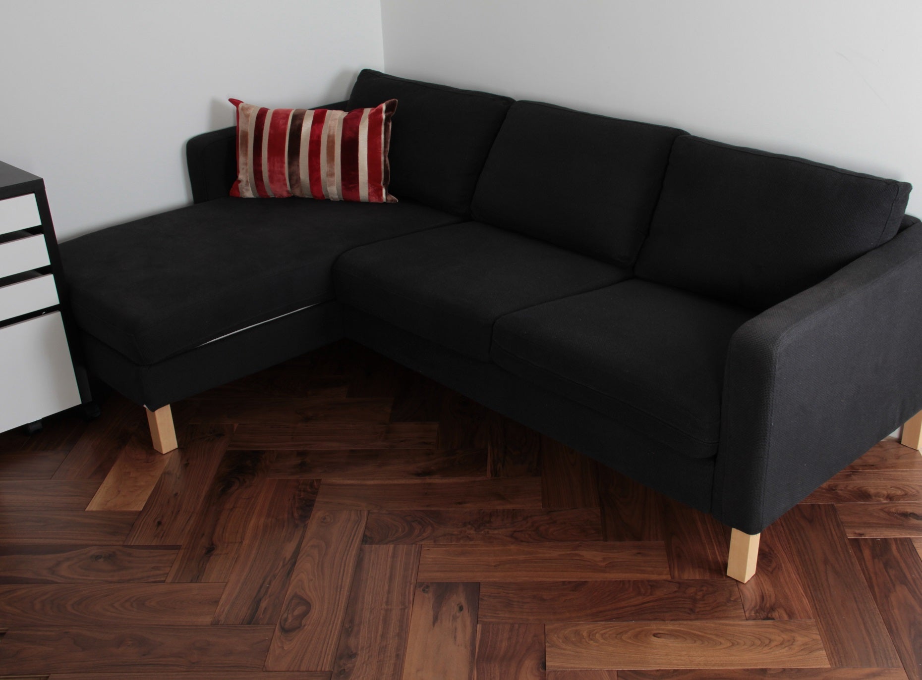 Lacquered American Black Walnut Herringbone 600x150mm SHW1821