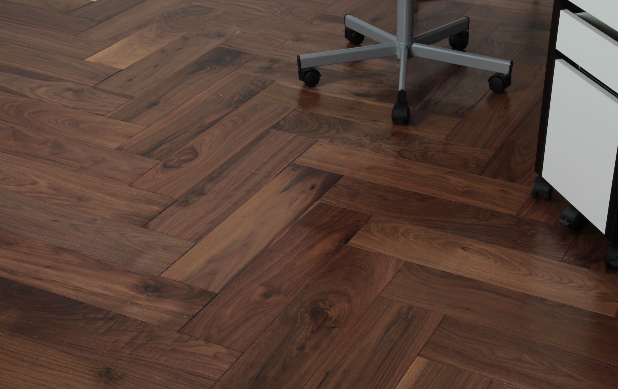 Lacquered American Black Walnut Herringbone 600x150mm SHW1821