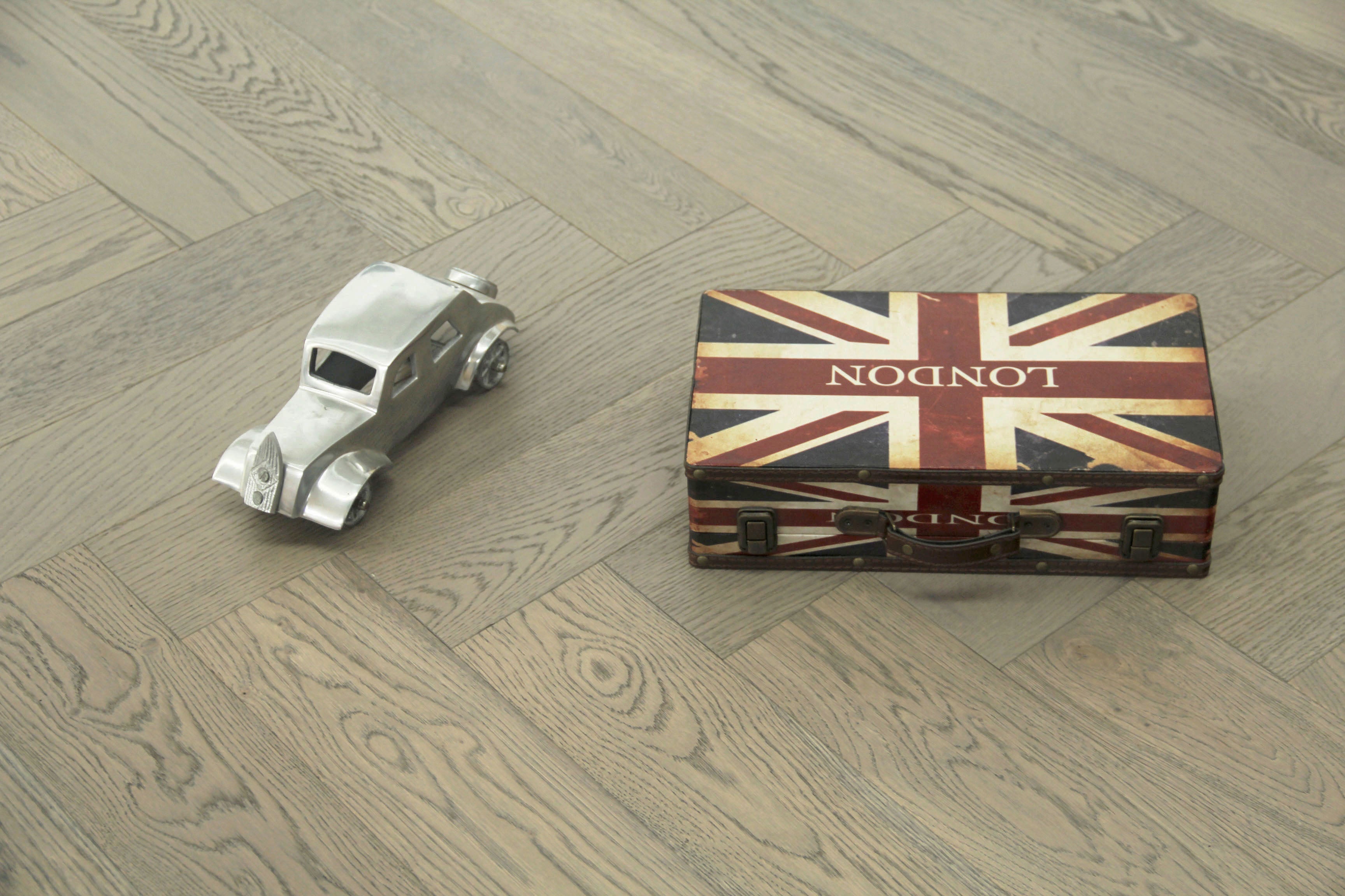 Oak Brushed L-Charcoal Lacquered Herringbone Engineered Wood Flooring 605x125x15/4mm SHO1502