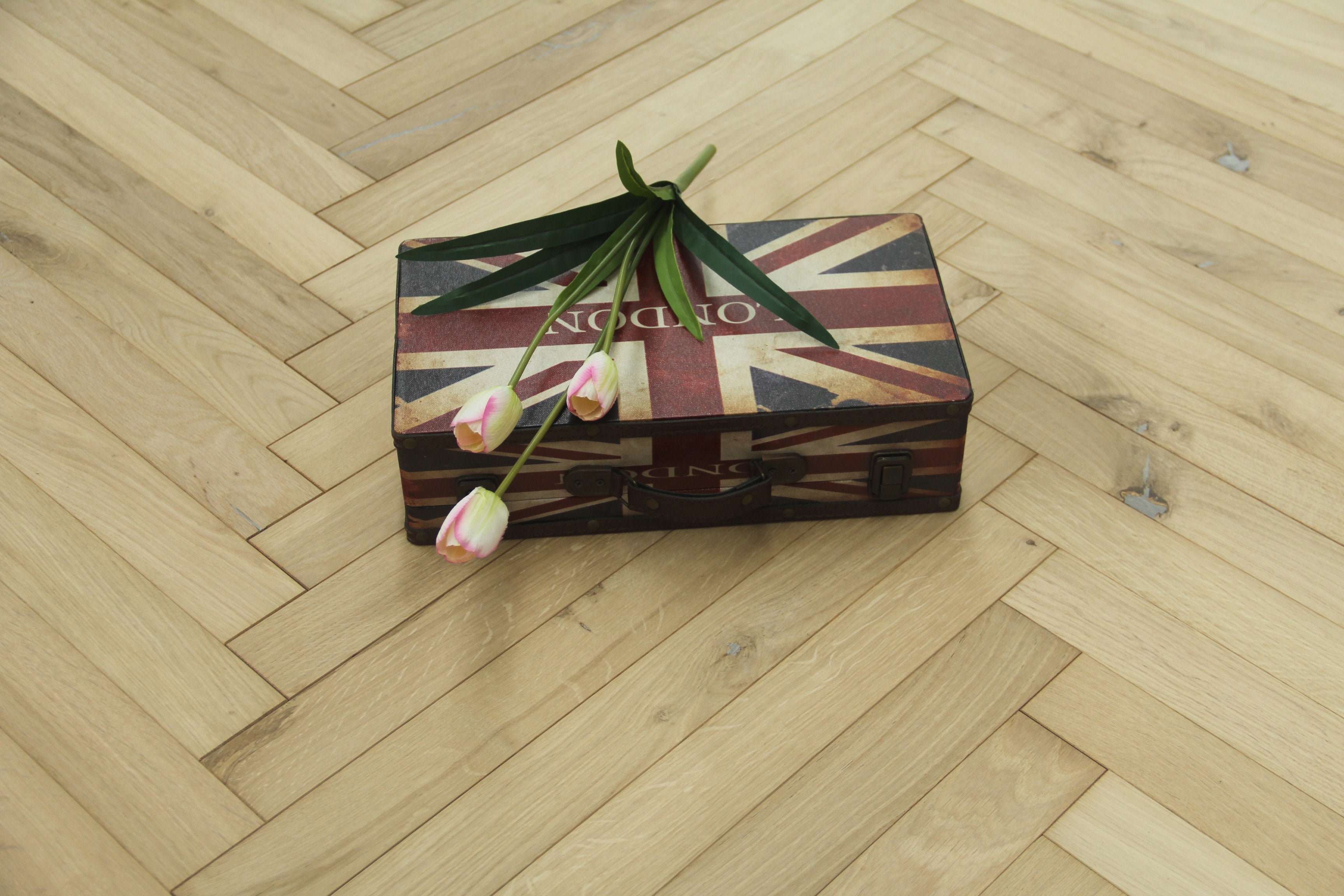 Oak Unfinished Herringbone Wood Flooring 640x60x20/6mm SHO2000