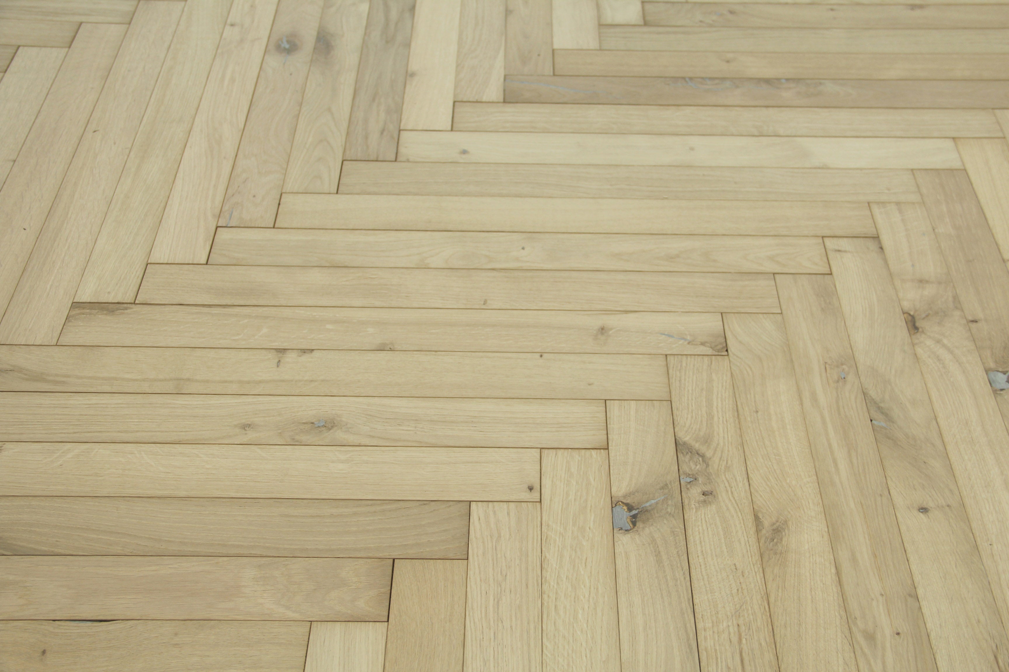 Oak Unfinished Herringbone Wood Flooring 640x60x20/6mm SHO2000
