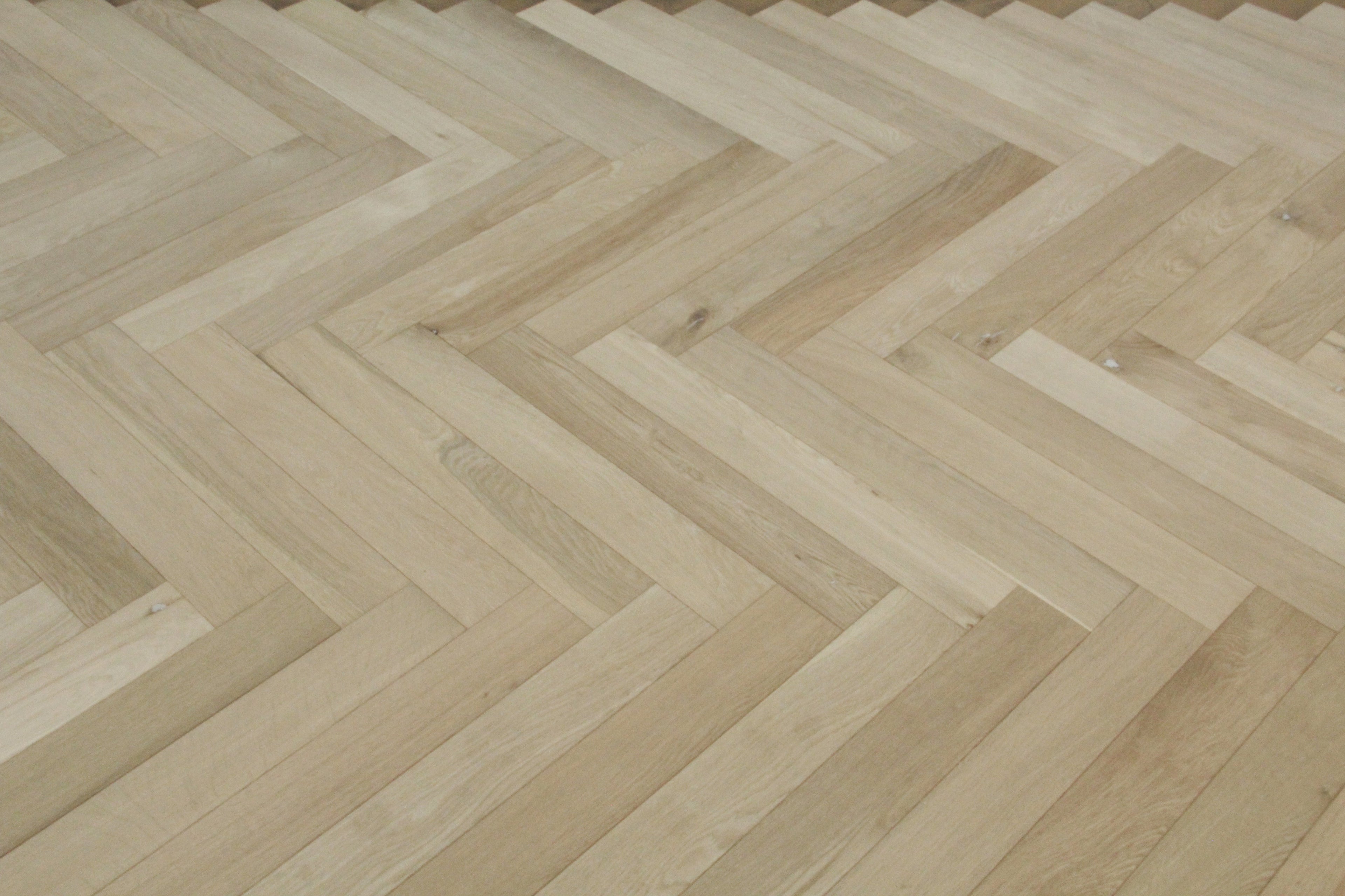 Oak Unfinished Herringbone Wood Flooring 550x90x20/6mm  SHO2002