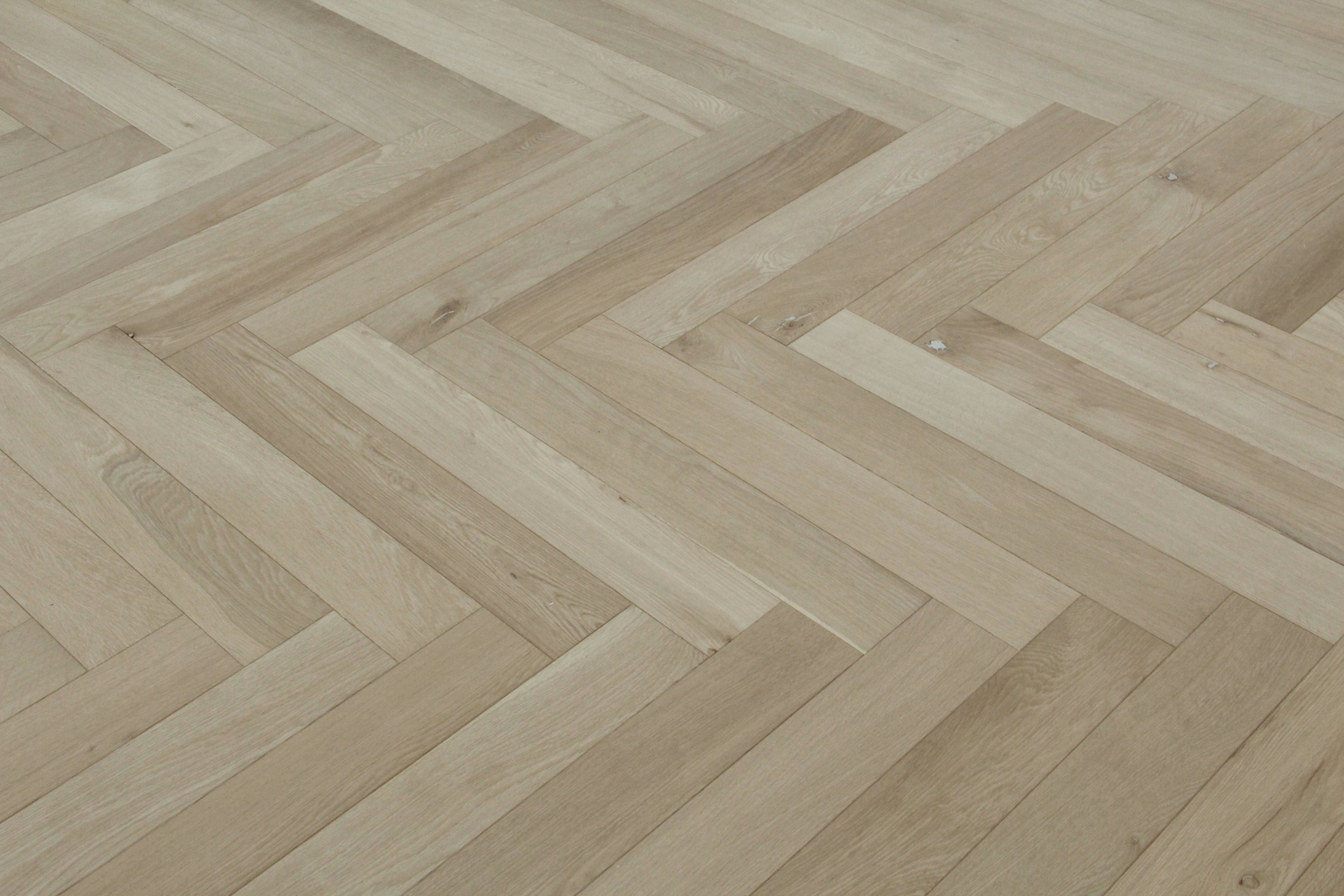 Oak Unfinished Herringbone Wood Flooring 500x90x20/6mm SHO2003