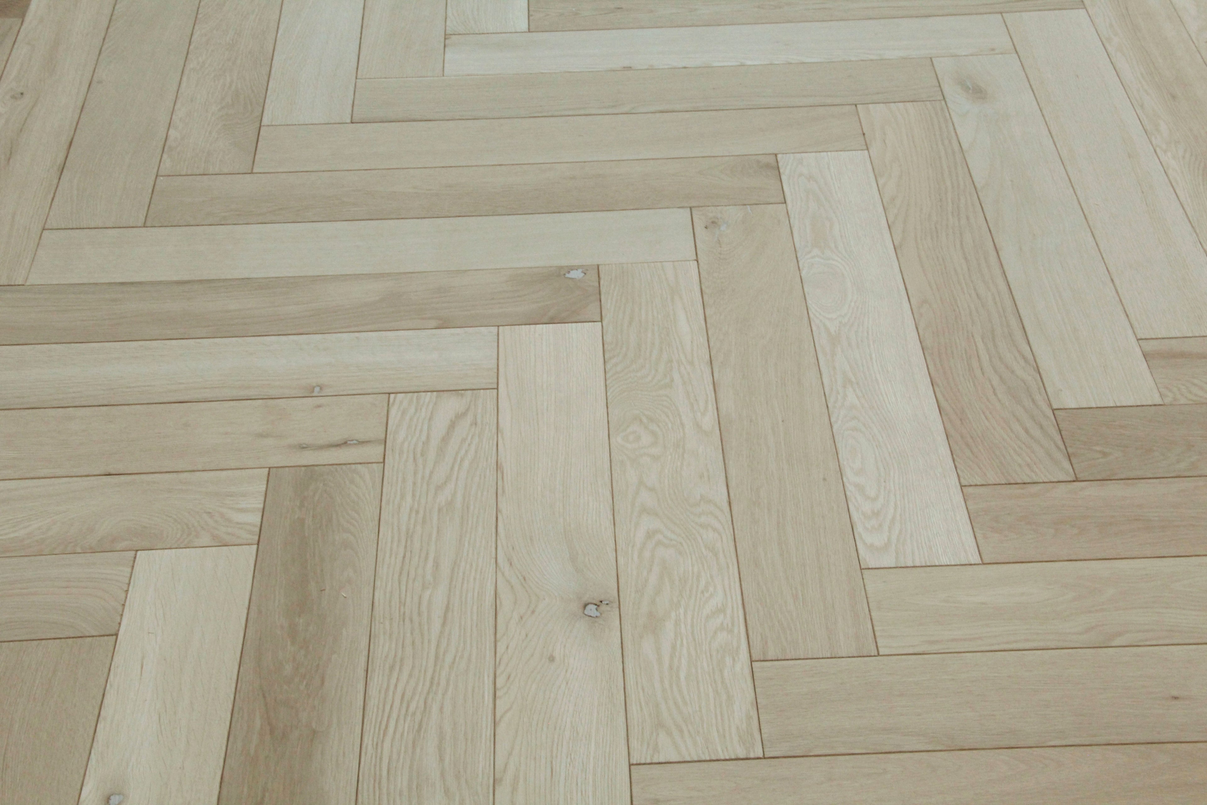 Oak Unfinished Herringbone Wood Flooring 500x90x20/6mm SHO2003