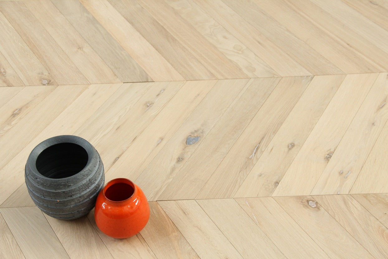 Oak Brushed Unfinished Chevron Engineered Flooring 600x90x18/4mm SSR1811