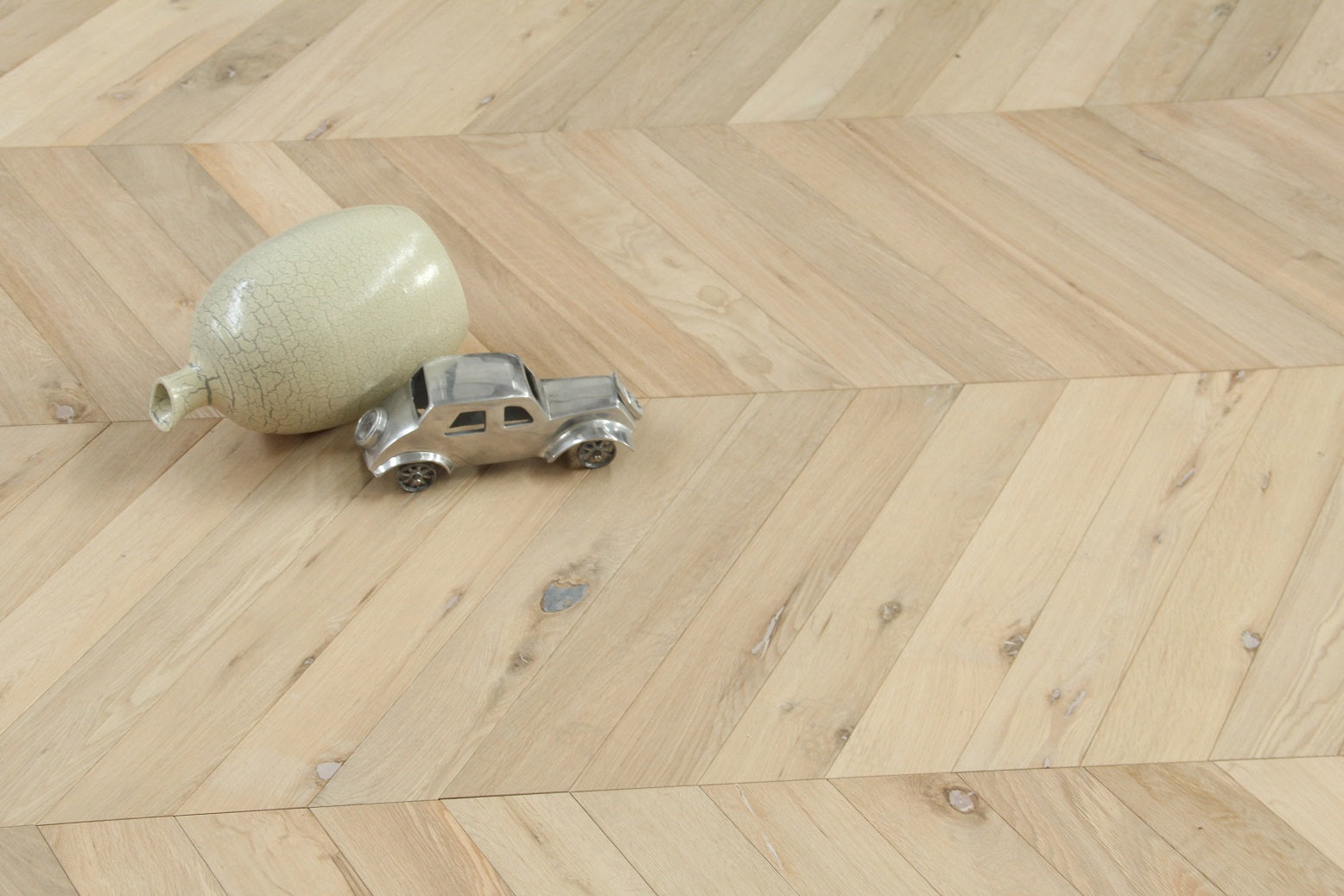 Oak Brushed Unfinished Chevron Engineered Flooring 600x90x18/4mm SSR1811