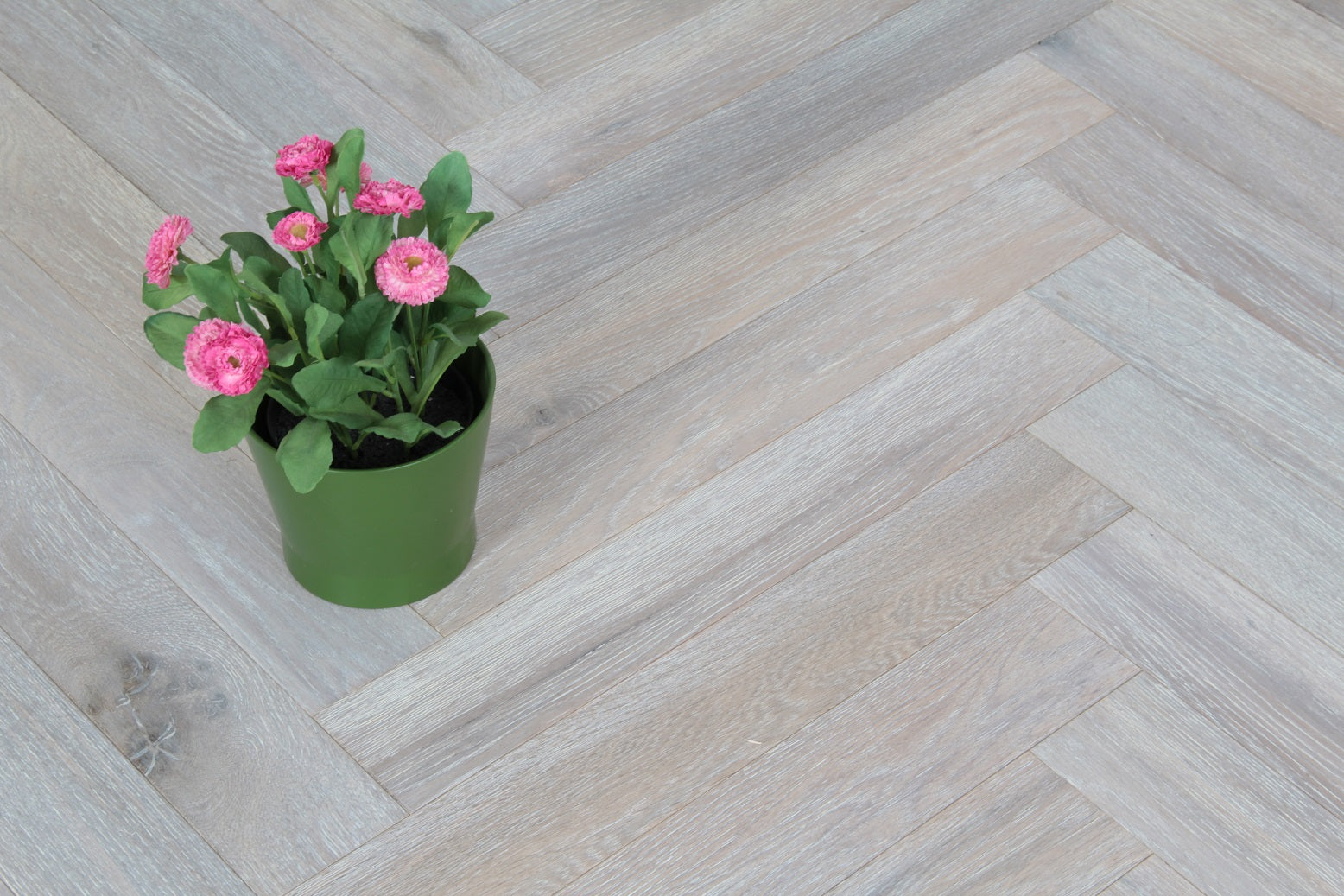 European Oak Brushed & Smoked White Oiled Parquet Herringbone 600x90x18/4mm SHO1801