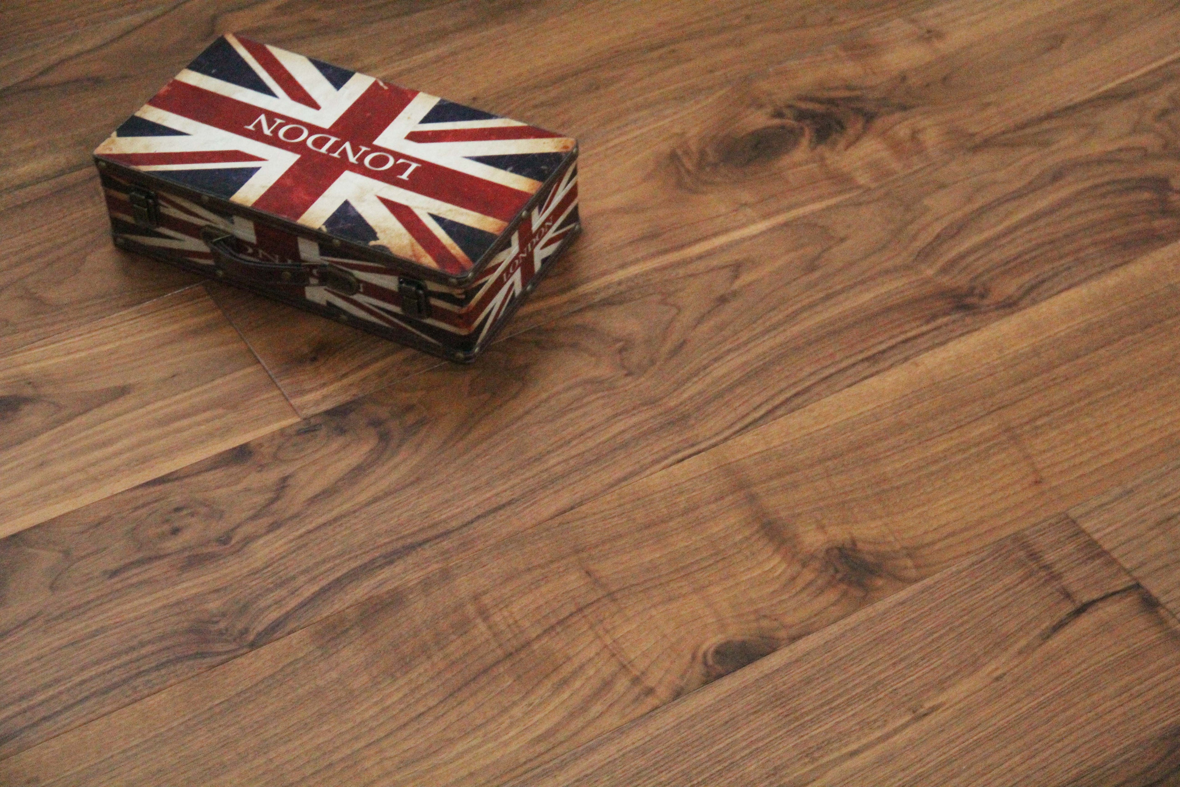 UV Lacquered American Black Walnut Engineered Flooring SEW1571