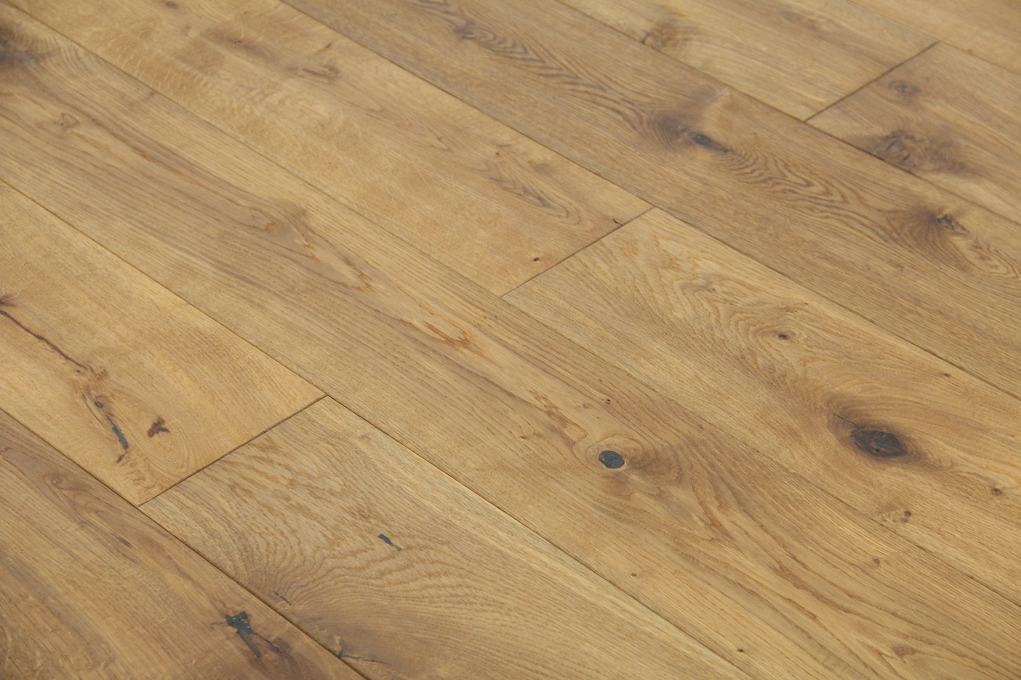 Smoked Hand Scraped Natural European Oak Engineered Wood Flooring SEO2802