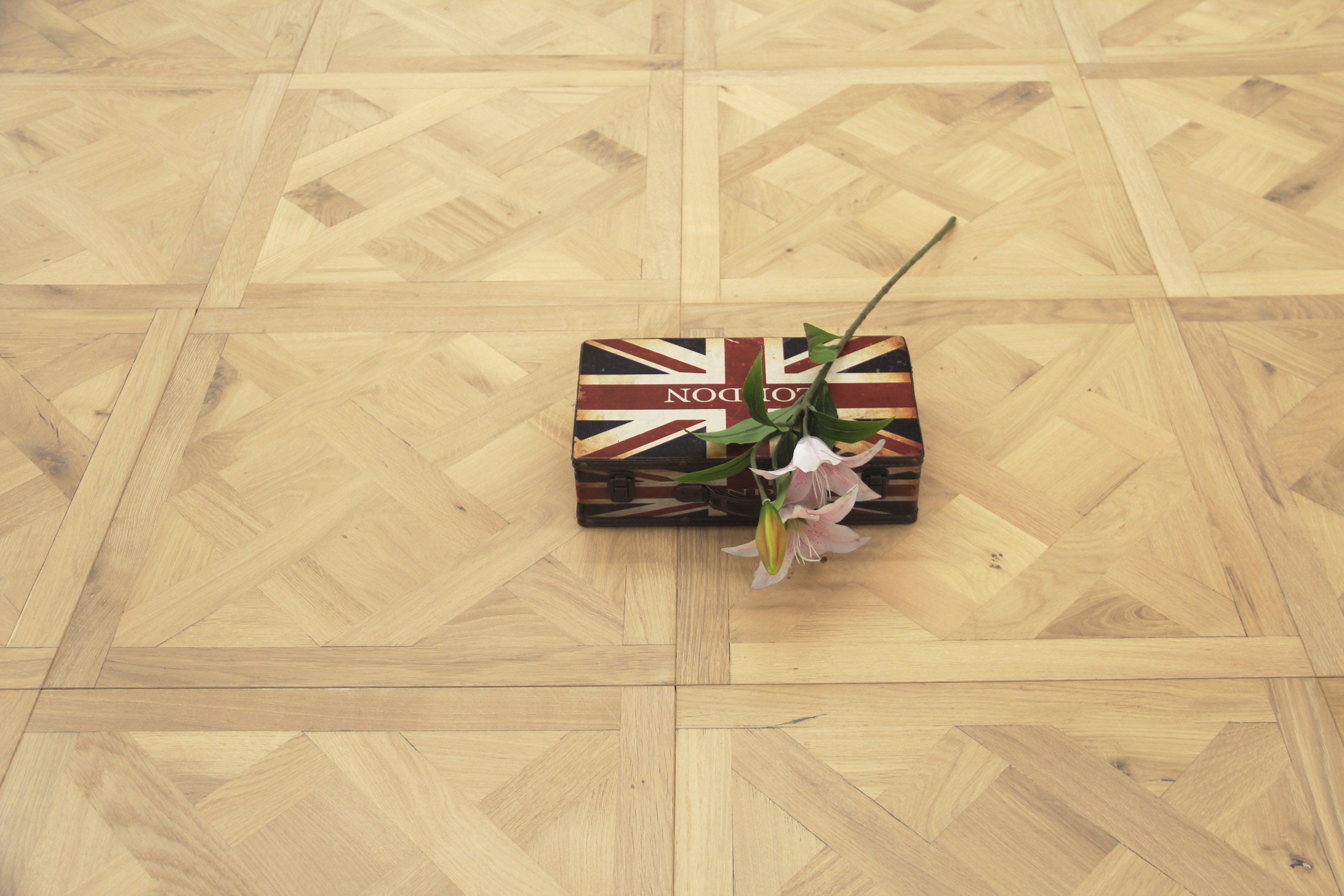 Oak Light Natural Parquet Bordered Versailles Panels Flooring SPE2002