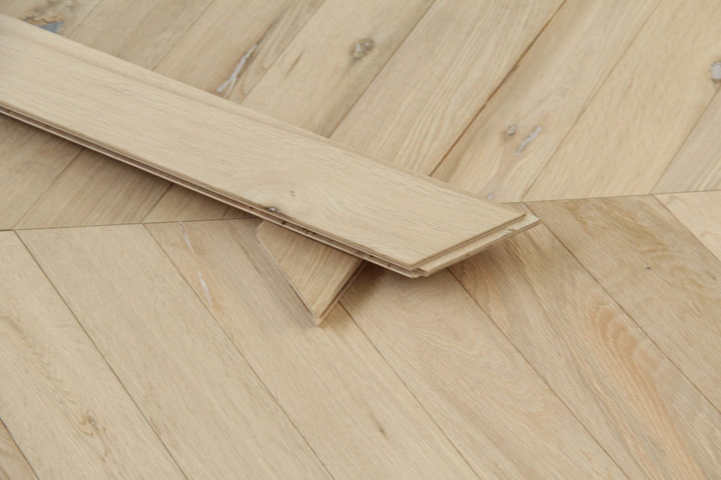 Oak Brushed Unfinished Chevron Engineered Flooring 600x90x18/4mm SSR1811