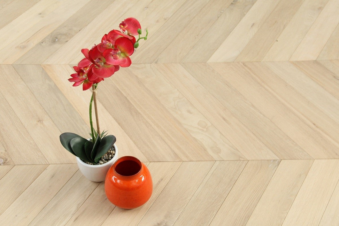Oak Brushed Unfinished Chevron Engineered Flooring 600x90x18/4mm SSR1811