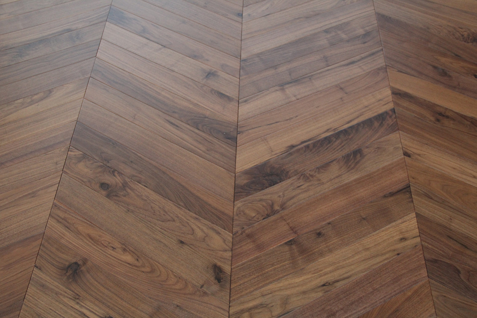 American Black Walnut Lacquered Parquet Chevron Wood Flooring SSR1809