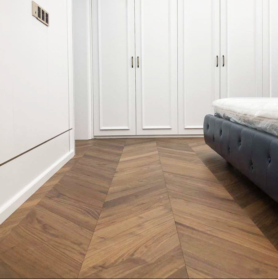 American Black Walnut Lacquered Parquet Chevron Wood Flooring SSR1809